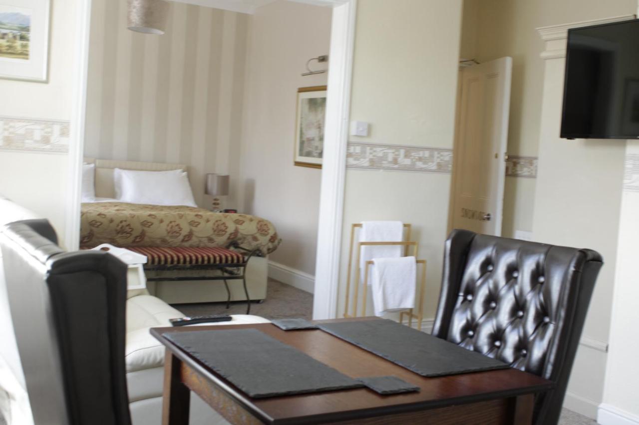Clifton Villa Guest House Лландидно Екстер'єр фото