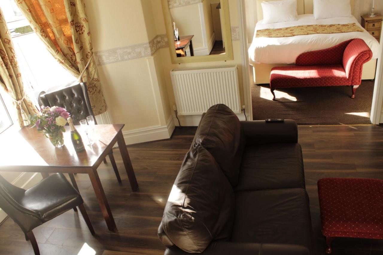 Clifton Villa Guest House Лландидно Екстер'єр фото