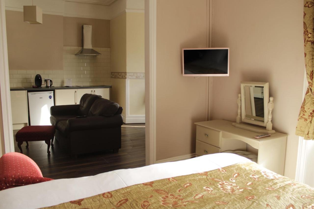 Clifton Villa Guest House Лландидно Екстер'єр фото