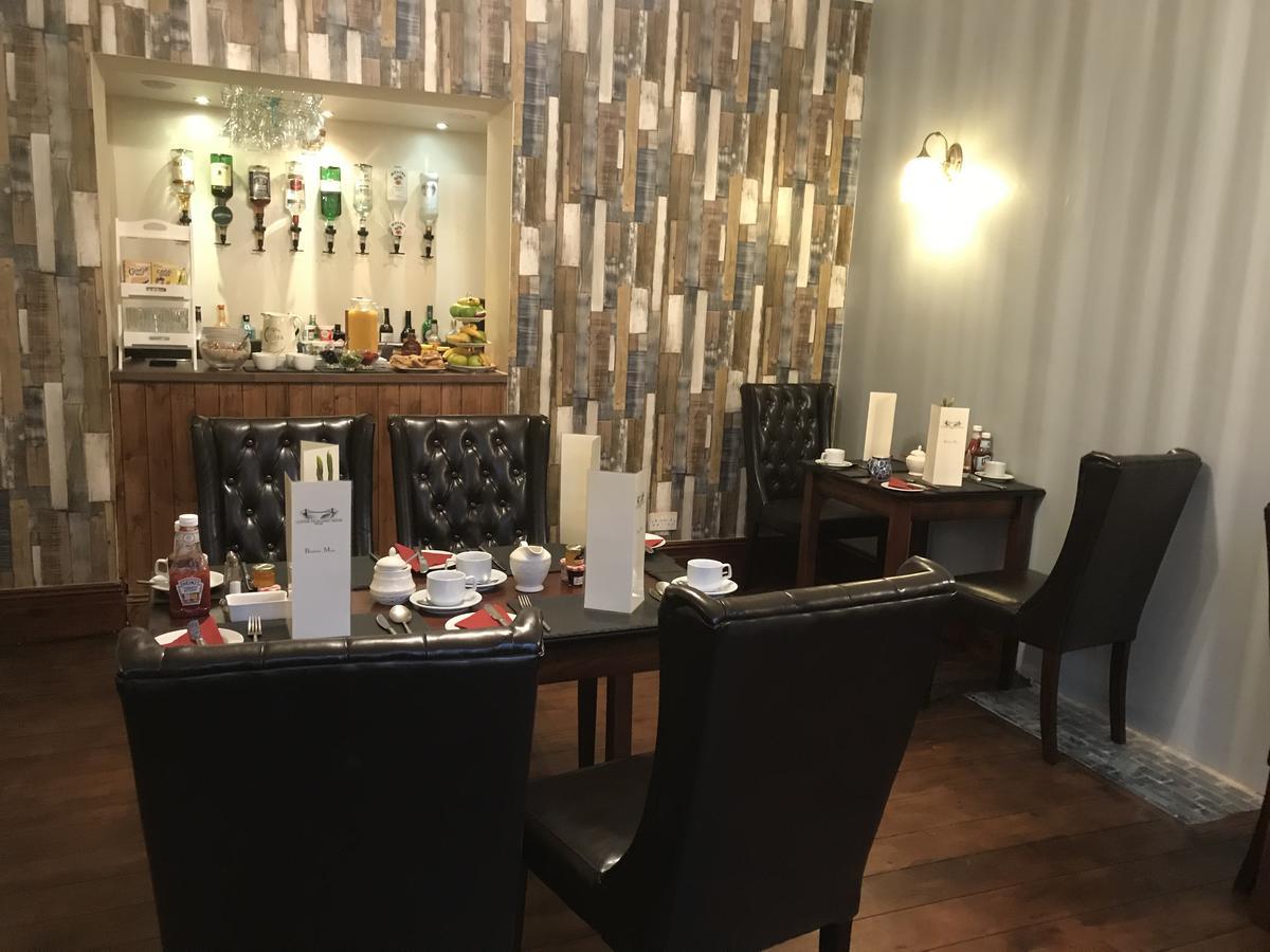 Clifton Villa Guest House Лландидно Екстер'єр фото